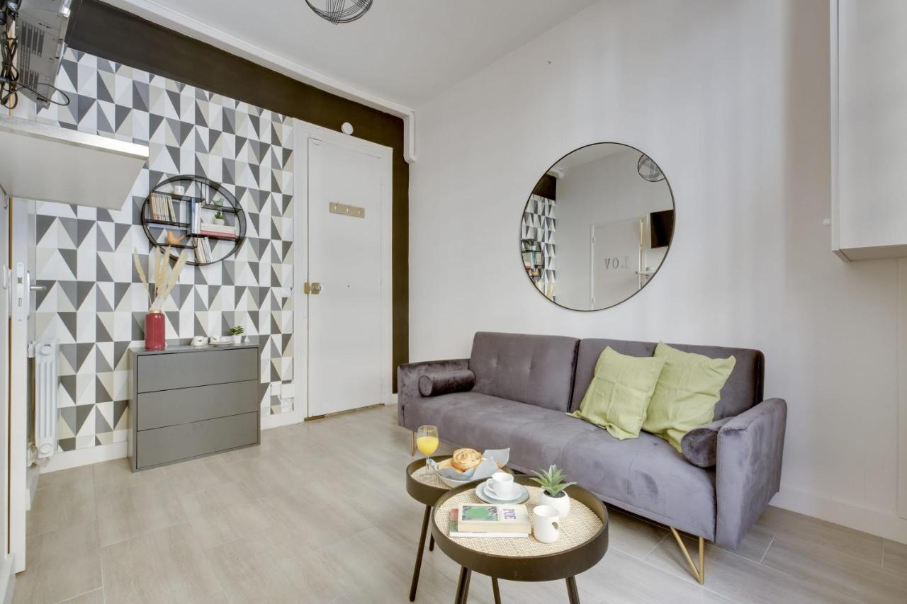 Bright Charming Modern Studio By Dreamy Canal * Parijs
