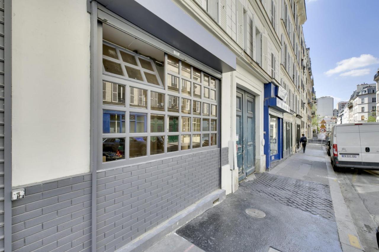 Bright Charming Modern Studio By Dreamy Canal * Parijs