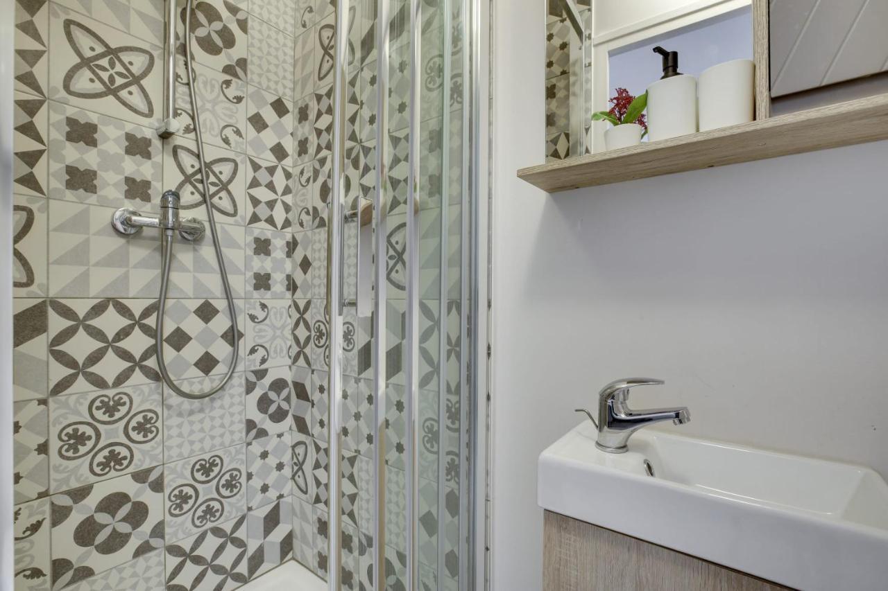 Bright Charming Modern Studio By Dreamy Canal Appartement Parijs